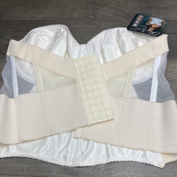 Flattering Me Bra - Picture 2 of 6